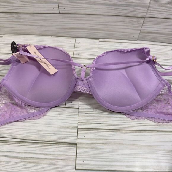 NWT VICTORIA’S SECRET STRAPPY BOMBSHELL ADDS 2 CUP‎ SIZES PLUNGE LACE BRA 32C - Picture 2 of 5